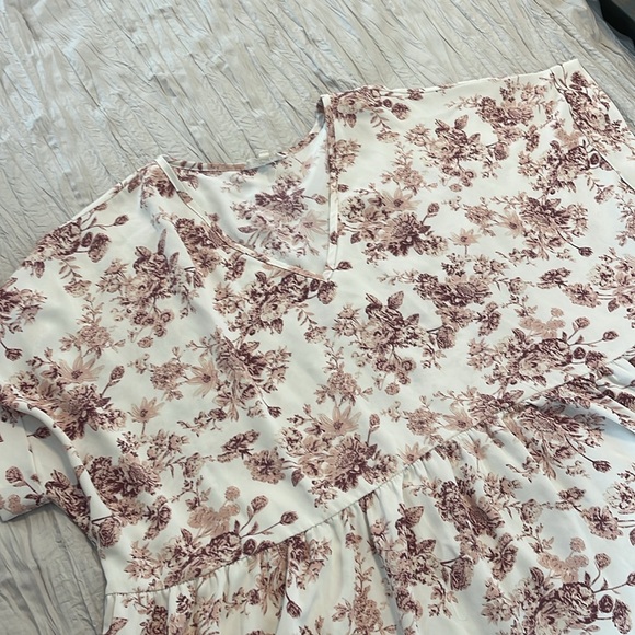 🍯 Entro Flowered Pink Soft Short Sleeve Top Women's Size XL (1-16) - Picture 2 of 4